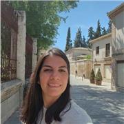Licenciada en Artes con experiencia en teatro, historia del arte, educación estética, proyectos de arte, creatividad infantil, trabajos manuales. Te atiendo y guío con facilidad en tus tareas artísticas. Desde estudiantes de primaria hasta universitarios